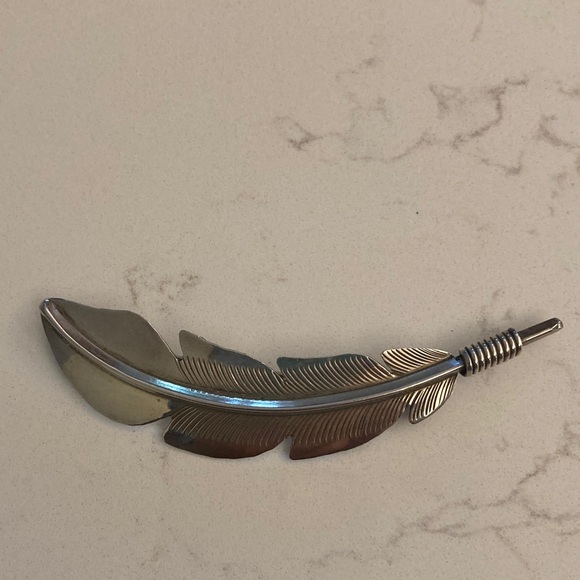 Stylish sterling Silver Feather Brooch - Picture 1 of 4